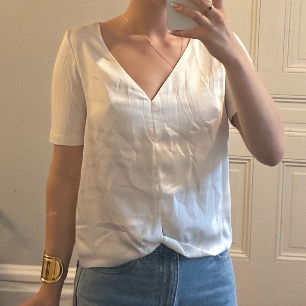Elegant White V-Neck Women's Top